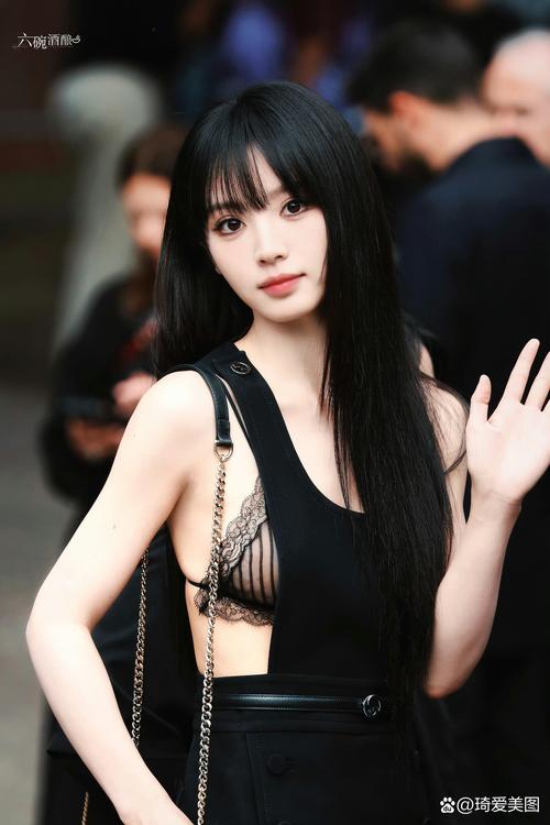 遇见田曦薇,像遇见一颗会笑的多面宝石