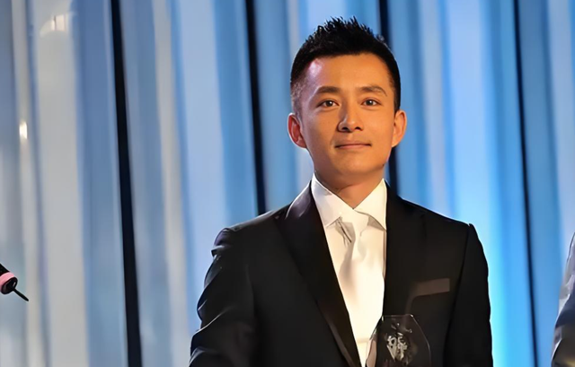 前央视主持人亚宁现状:升任爱奇艺总裁,身家百亿,56岁头发全白