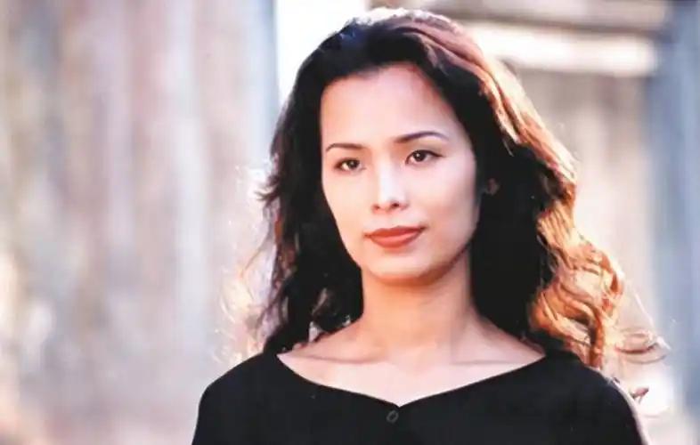 62岁韦唯现状:脊柱断裂已恢复,前夫已死,两个混血儿子回国相伴