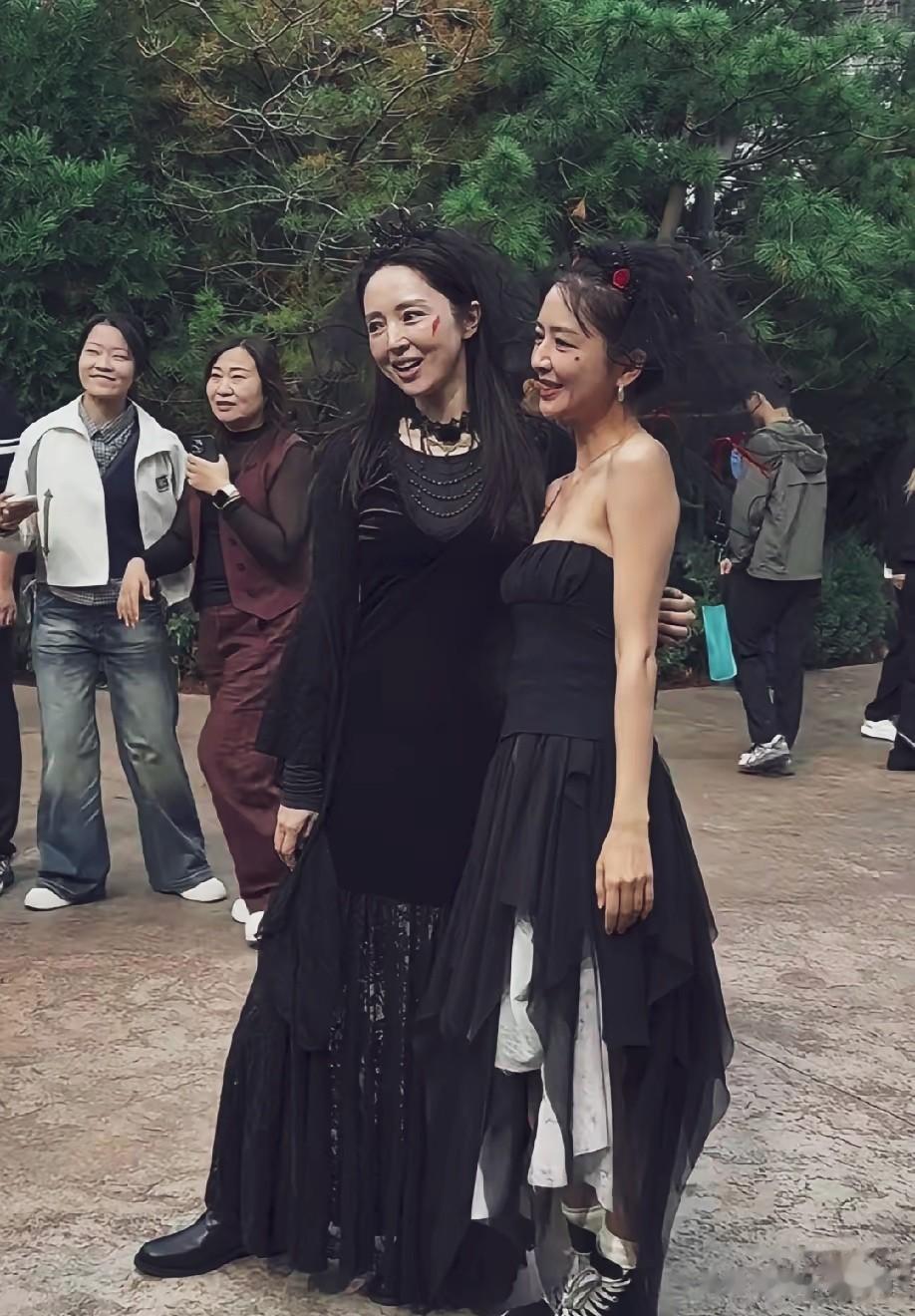 甜炸了！董璇佟丽娅两家“合并”过中秋，孩子举动暴露超好感情