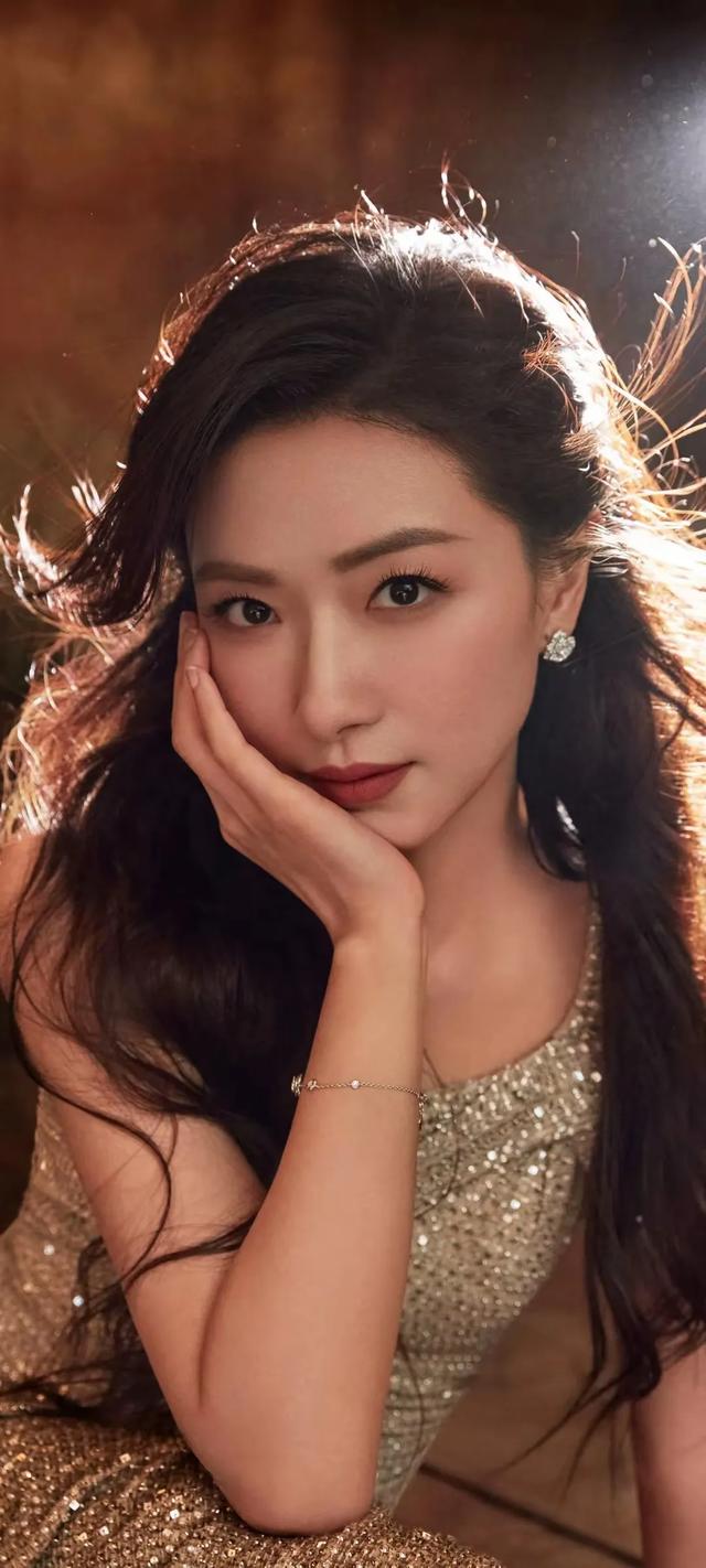 她是最干净的女演员,因七次拒绝导演要求被封杀,如今凭实力走红