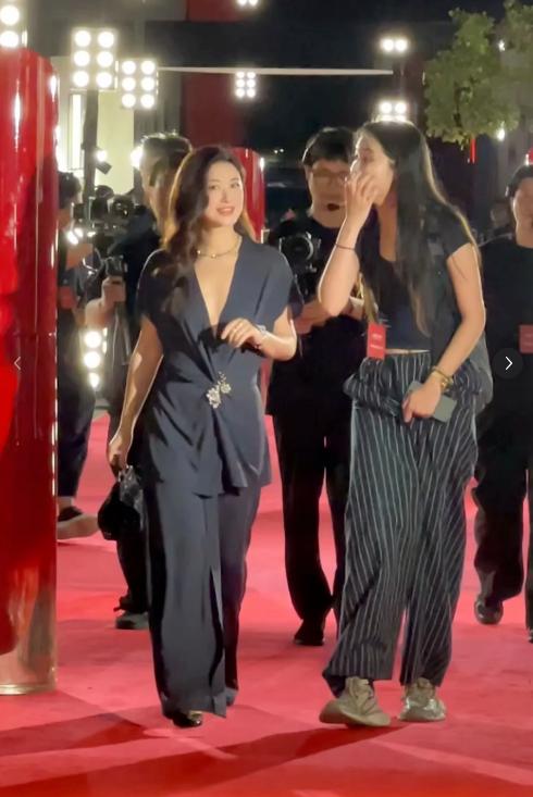 上海红毯，李沁好肿，朱珠太惊艳，张予曦皮包骨，高叶穿了像没穿