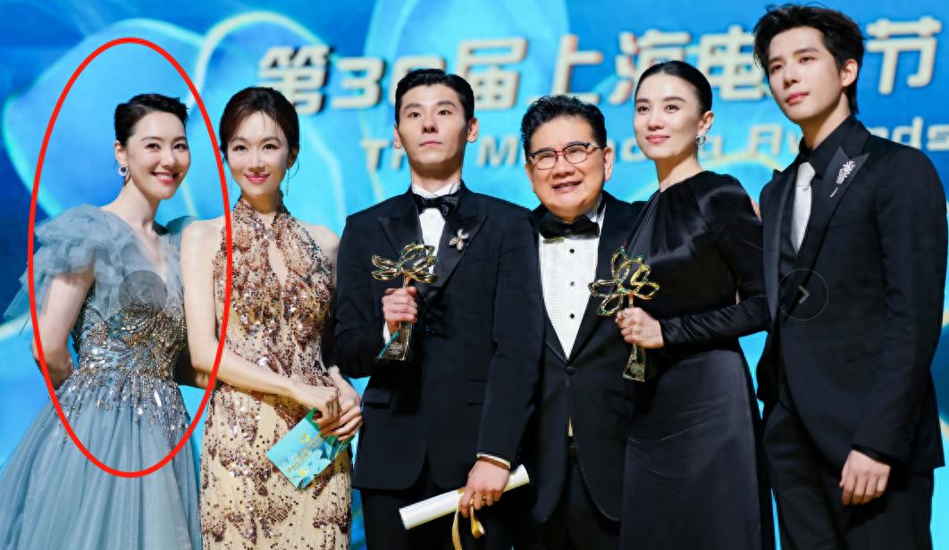 央视42岁王冠上海豪宅曝光，三层别墅带俩院子，新婚一年生活滋润