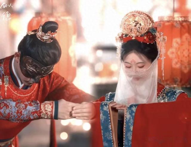 《似锦》中张晚意和崔航站一起，30岁与35岁男演员气质差距尽显