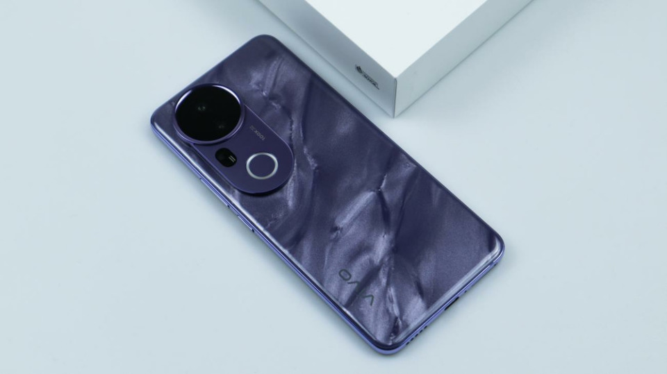 vivo打響“價格戰”，從3399元跌至2379元，國補后突然變香了