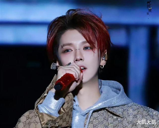 鹿晗工作室深夜发声明，关晓彤回应最近动态，粉丝：好感动