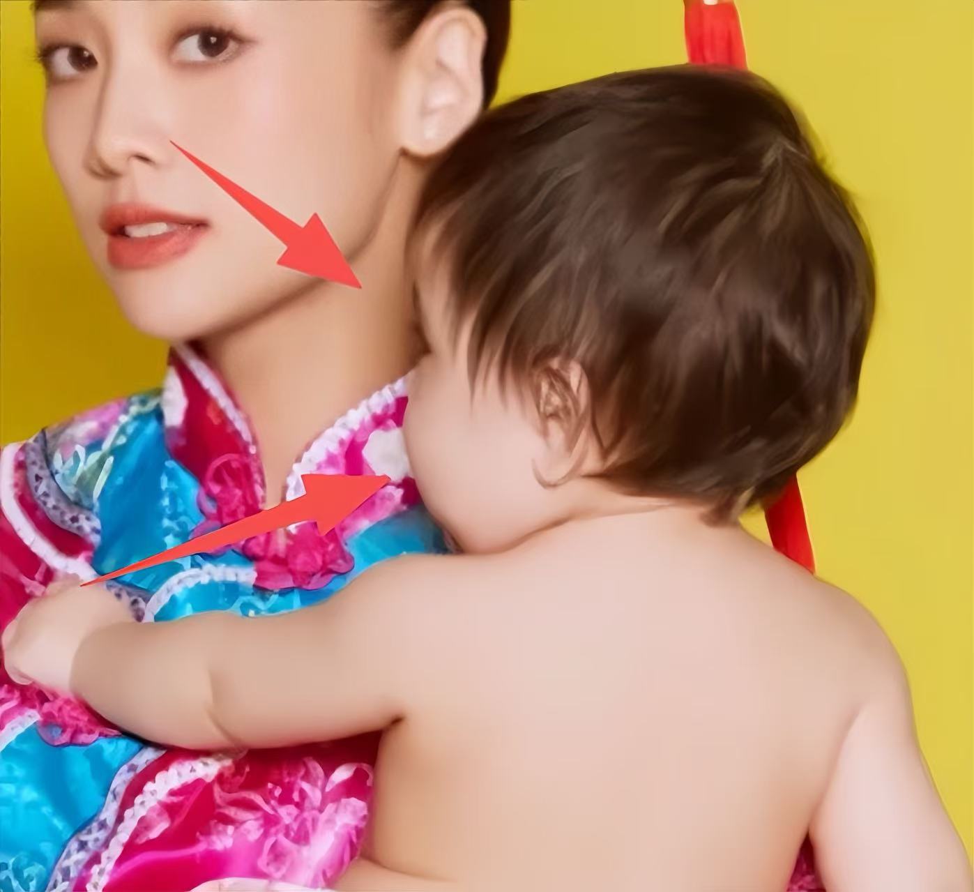 鬼鬼晒母女合照！1岁女儿高鼻梁大眼睛像混血，未婚当妈依旧幸福