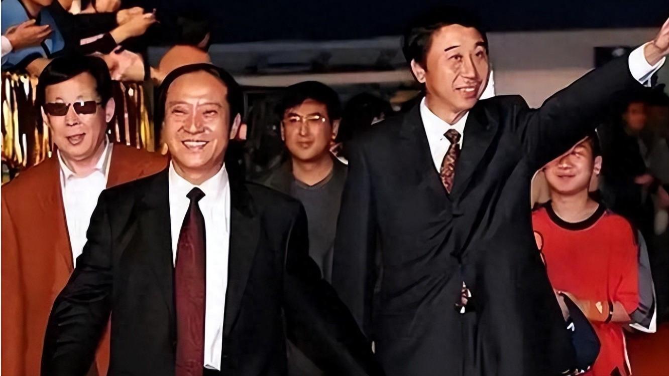 牛群：抛下冯巩后跟妻子也离婚了， 如今76岁没积蓄 ，近况如何？