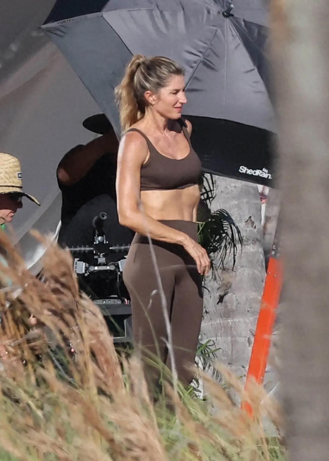 第1超模吉娘娘生完3胎10个月大回春！拍大片秀长腿，网友：45岁？