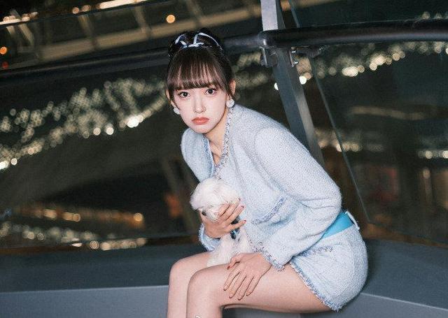 程潇超短小香风魅力爆表，粉丝们要被迷倒了！