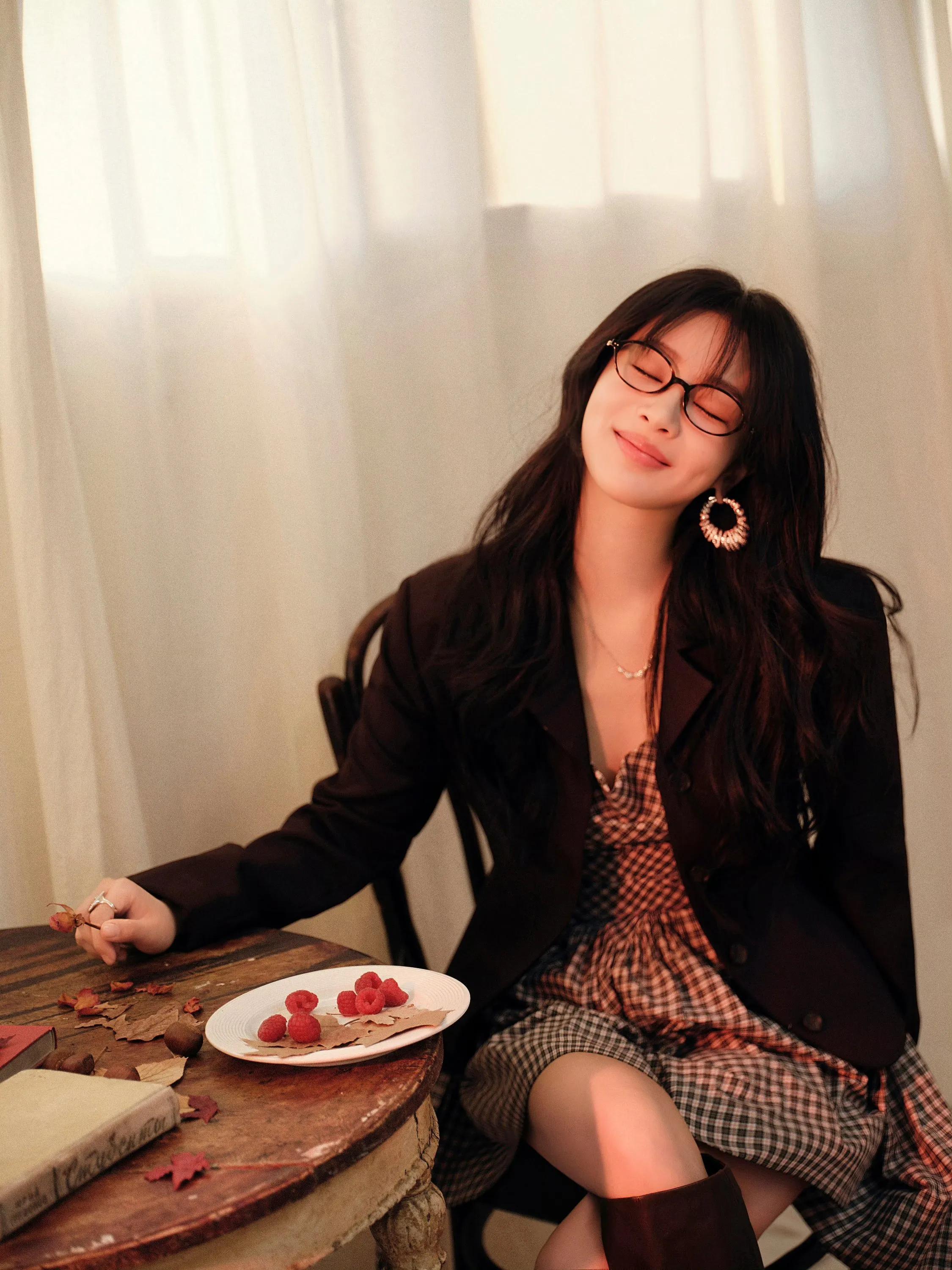 杨紫性感美腿小短裙