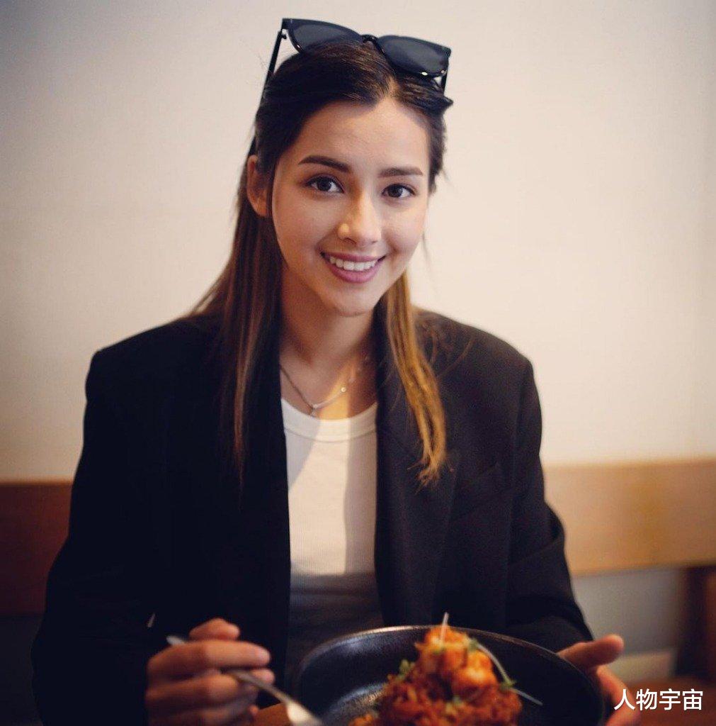 港姐冠军谢嘉怡志向高远，大学时已在英国置业，拍剧经商不急拍拖