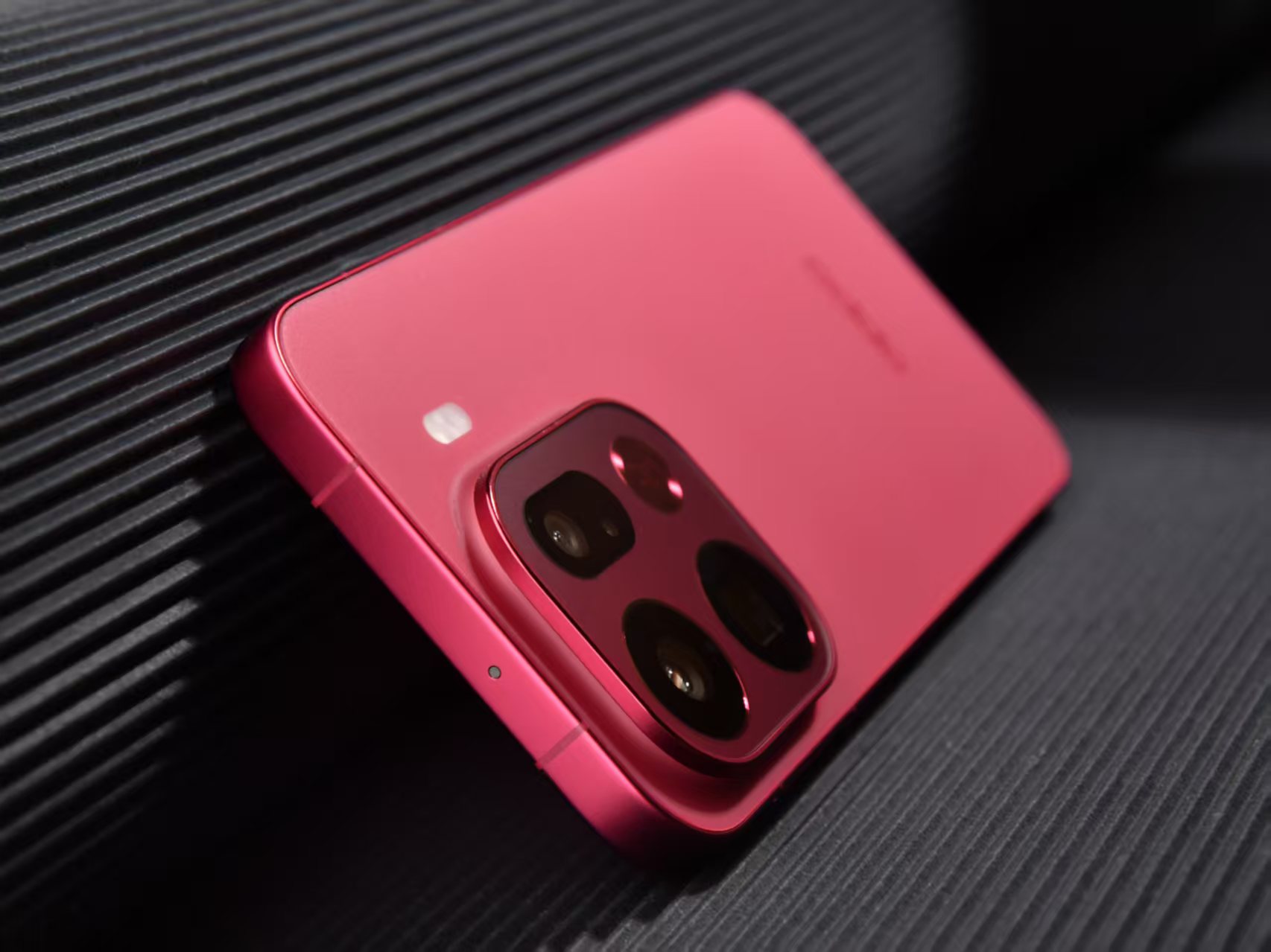 全系絨砂工藝，OPPO Find X9系列新機圖賞