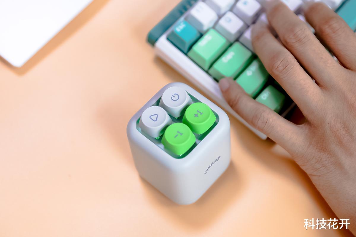 瞬间解压！好玩的随身小音箱，Allawy Magic10解压蓝牙音箱评测