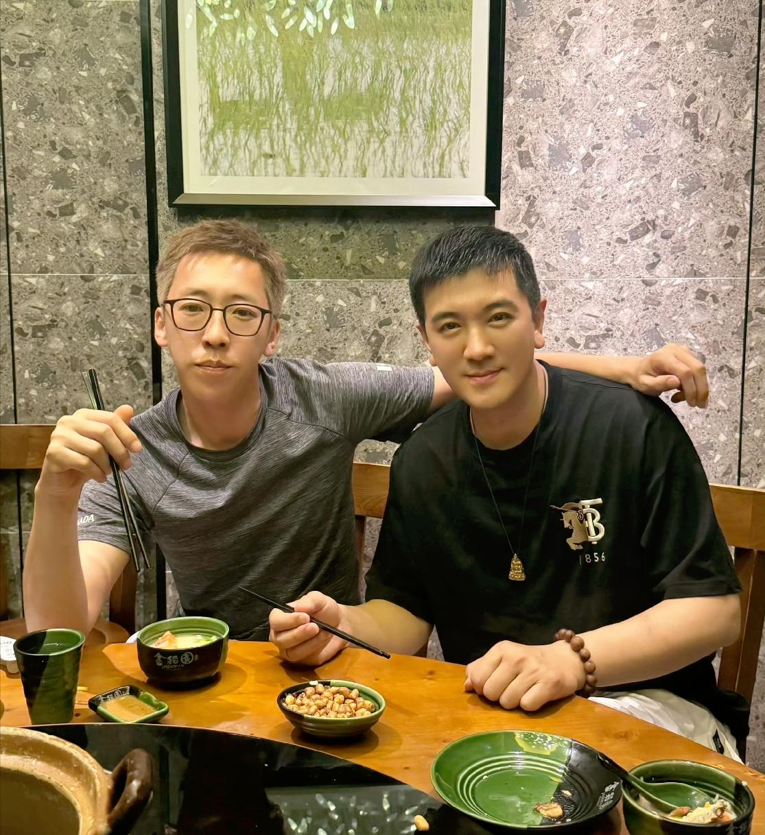 杨子留几手五一相聚!一盘花生米喝出感情,网友:你俩一起过得了