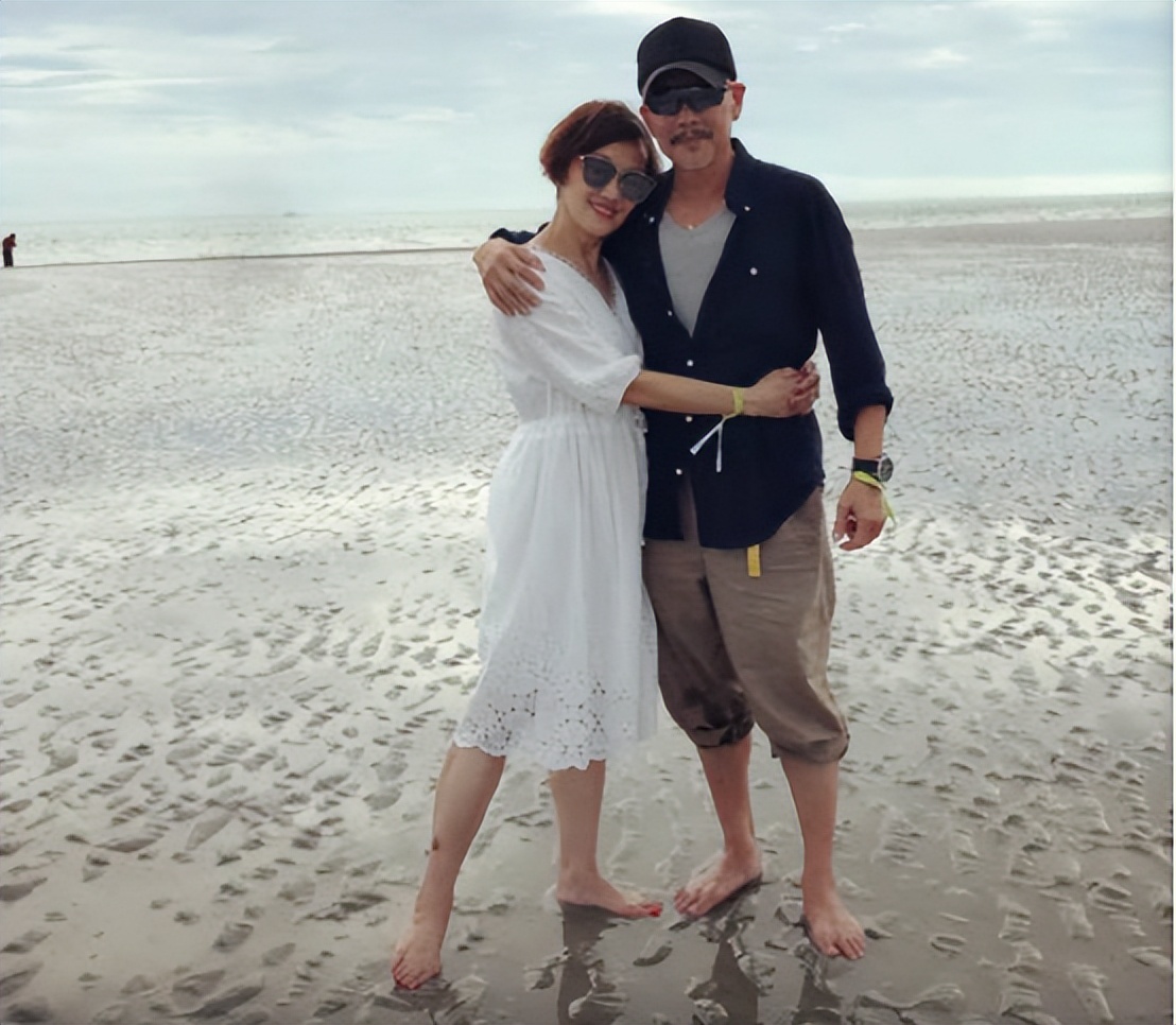 TVB金牌绿叶患病离巢后，移居内地变购物狂，快递在走廊堆积如山