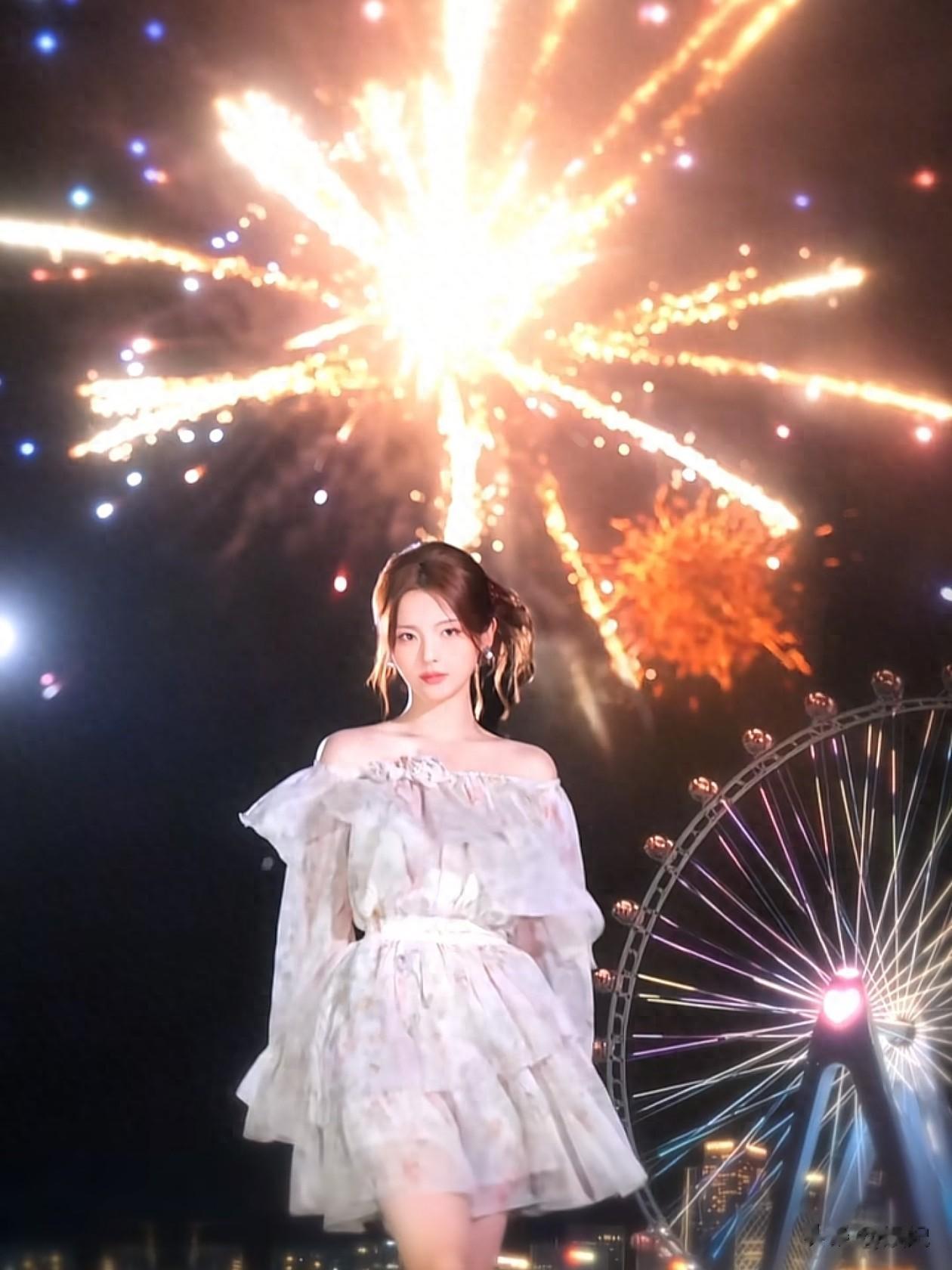 27岁杨超越最新穿搭：低盘发+印花短裙，尽显直角肩，少女感拉满