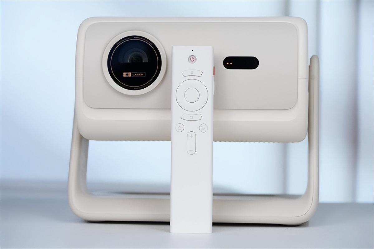 護眼純三色激光！當貝D7X智能投影儀圖賞