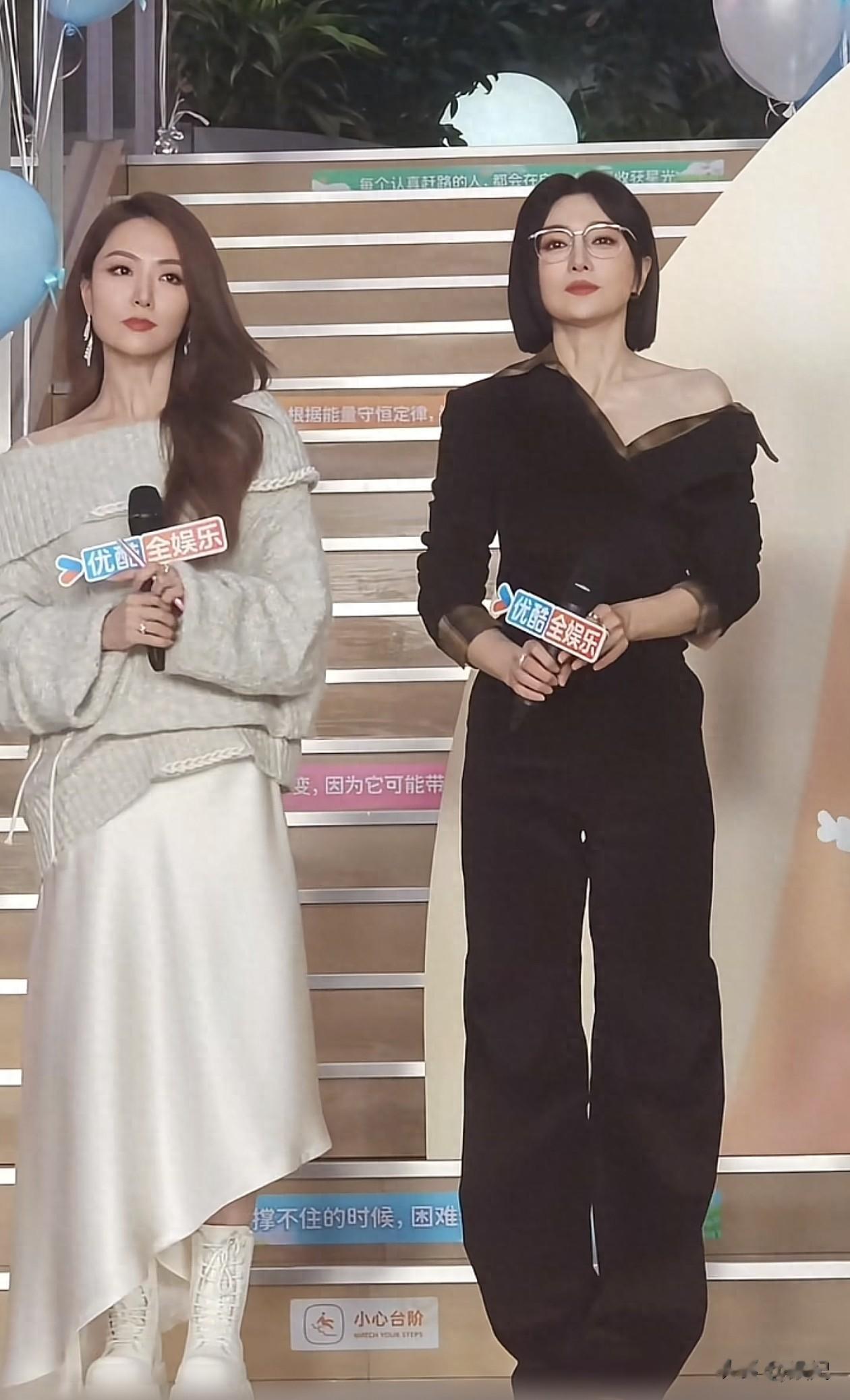 39岁白冰剧宣穿搭：毛衣+半身裙+白靴，洋气又减龄，妥妥气质女神