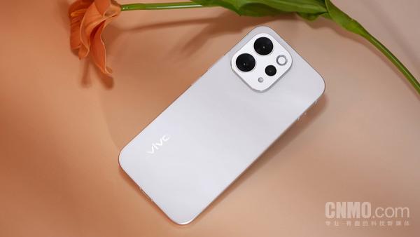vivo S50：掌心里的冬日“告白” 一臺更懂你的口袋相機