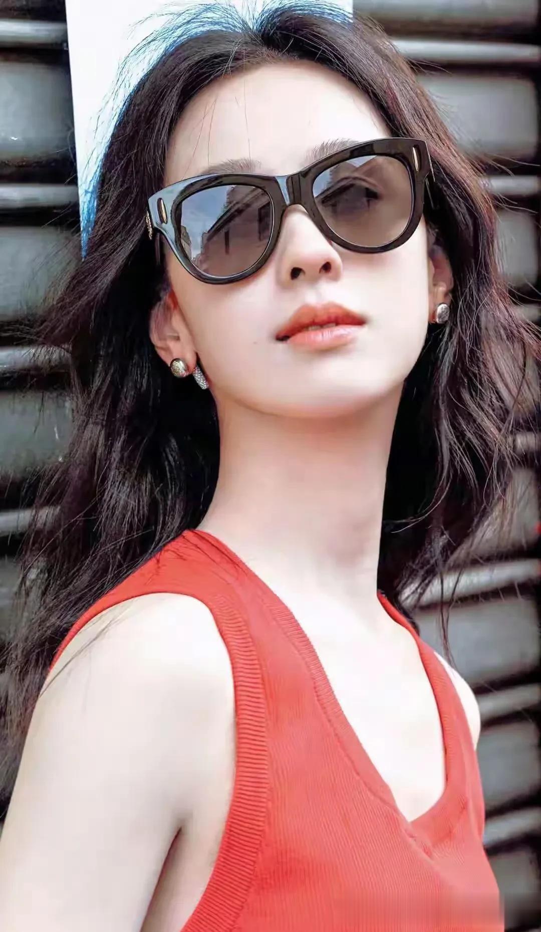 陈都灵，慵懒风依然美丽动人！