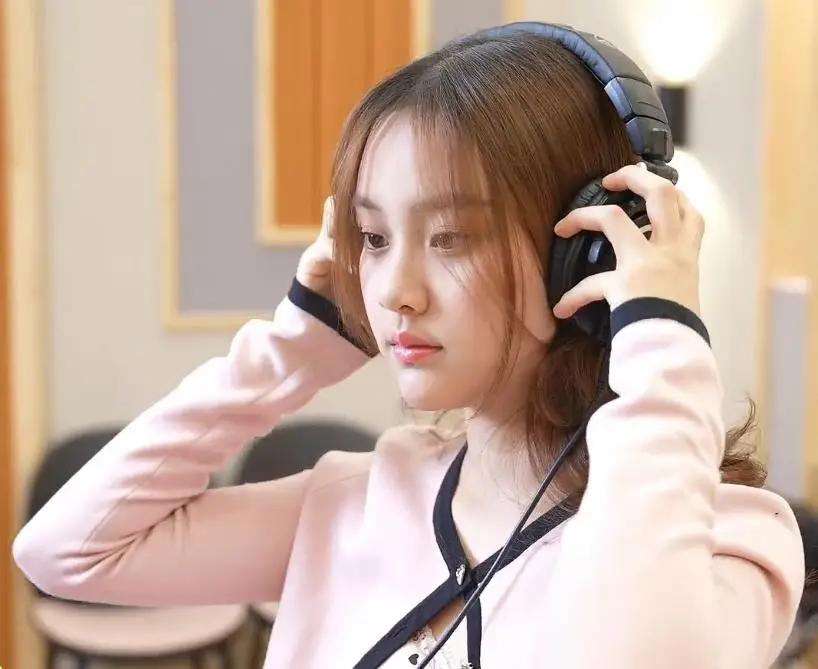 钱赚够了不装了？贾乃亮两招替甜馨挽回面子，还给董璇出了口恶气