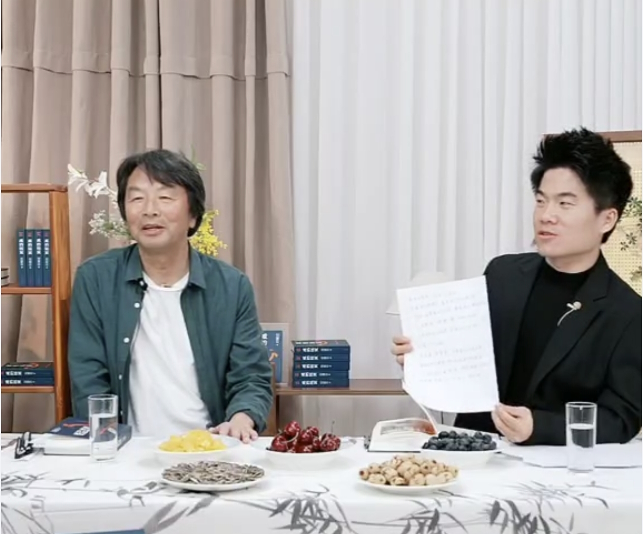 董宇辉和刘震云深度对话2小时，新书热卖6万本，彰显文化带货能力