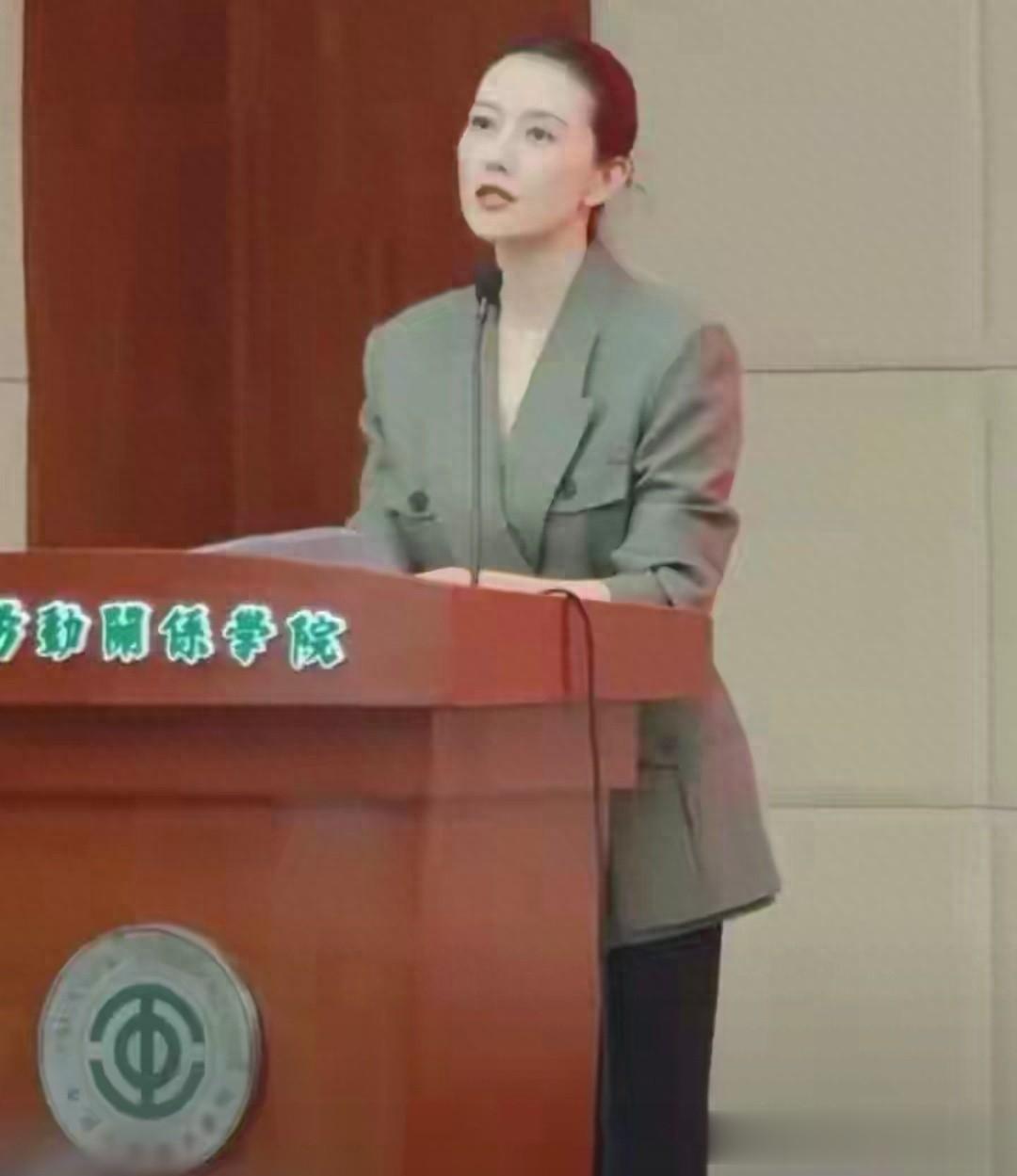 46岁高圆圆母校生图曝光!高马尾素颜惊呆网友:这状态绝了