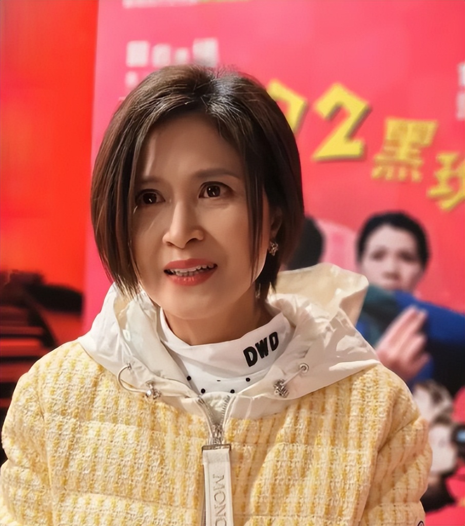 60岁邵美琪近照美人迟暮！满脸褶子瘦成皮包骨，与半年前判若两人