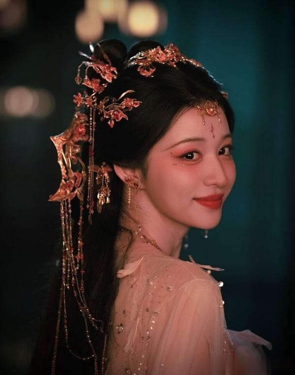 丞磊6件事!被封横店浴王,私底下是猫奴,新剧搭白鹿、宋轶