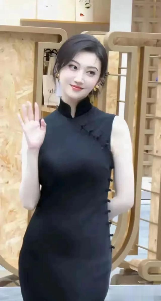 惊!景甜腰臀比直逼热巴,这“富贵花”的身材谁顶得住?