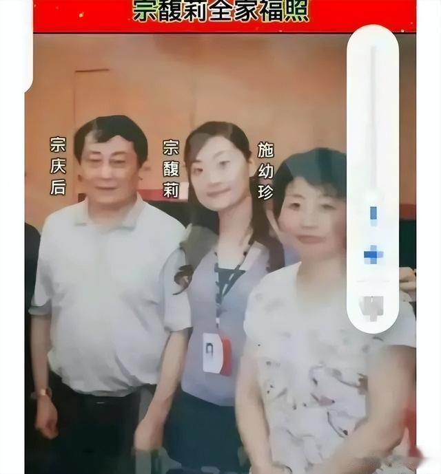 杜建英年轻时照片曝光,颜值出众穿着时尚,和施幼珍风格大不相同