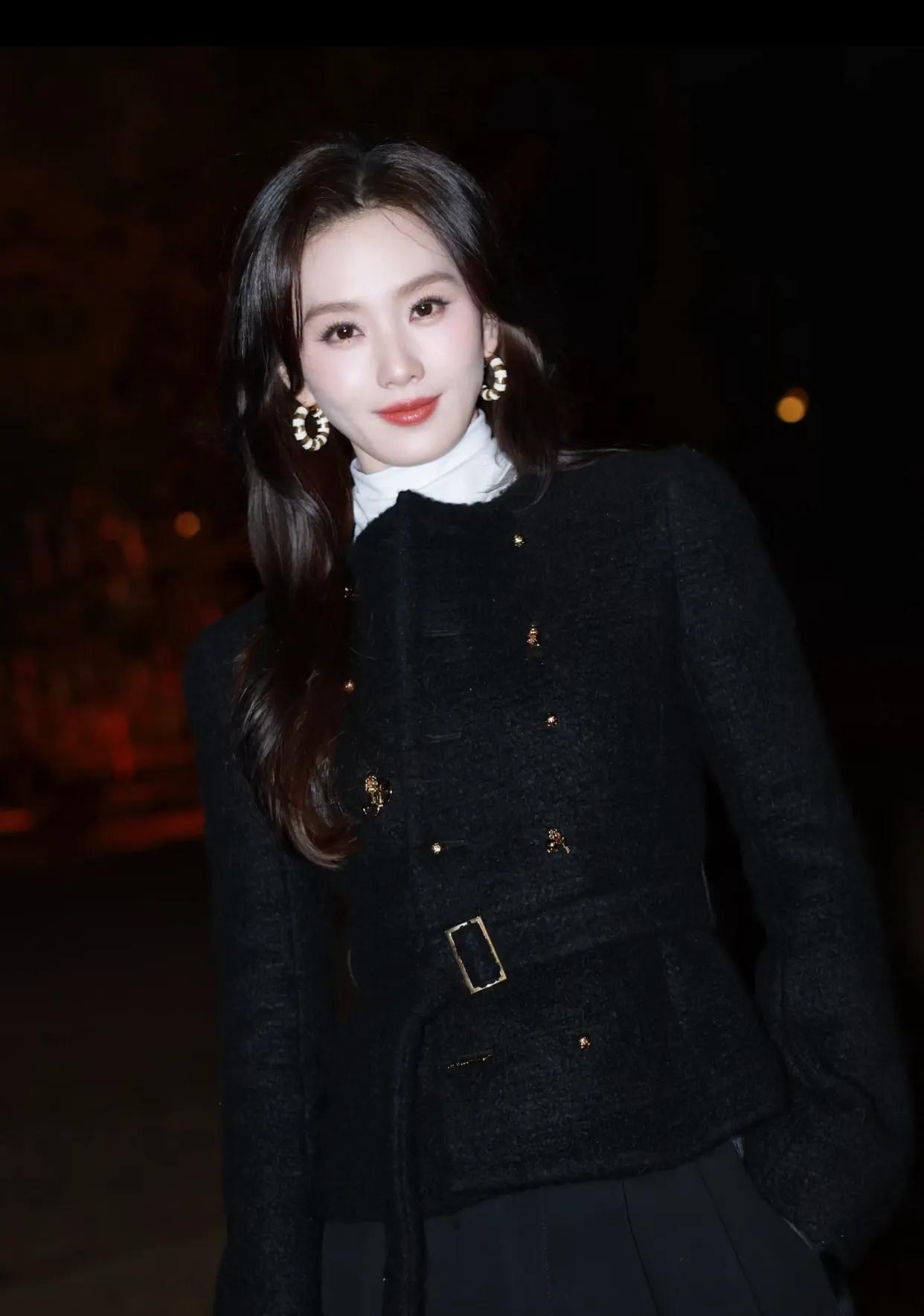 刘诗诗celine晚宴惊艳全场,财阀千金既视感,连背影都那么迷人