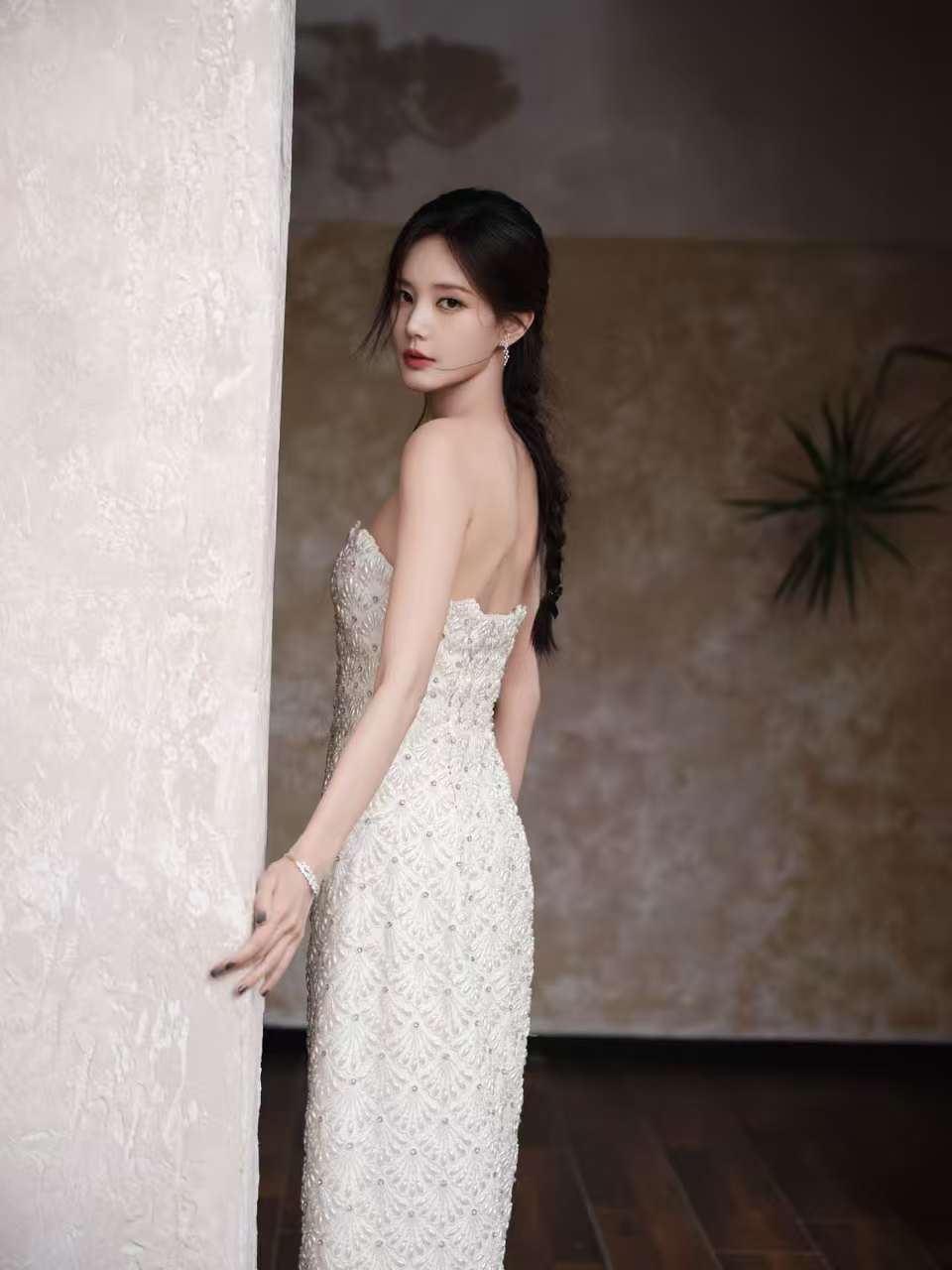 【伊人如梦,绘尽东方古典的含蓄与灵动】——李一桐