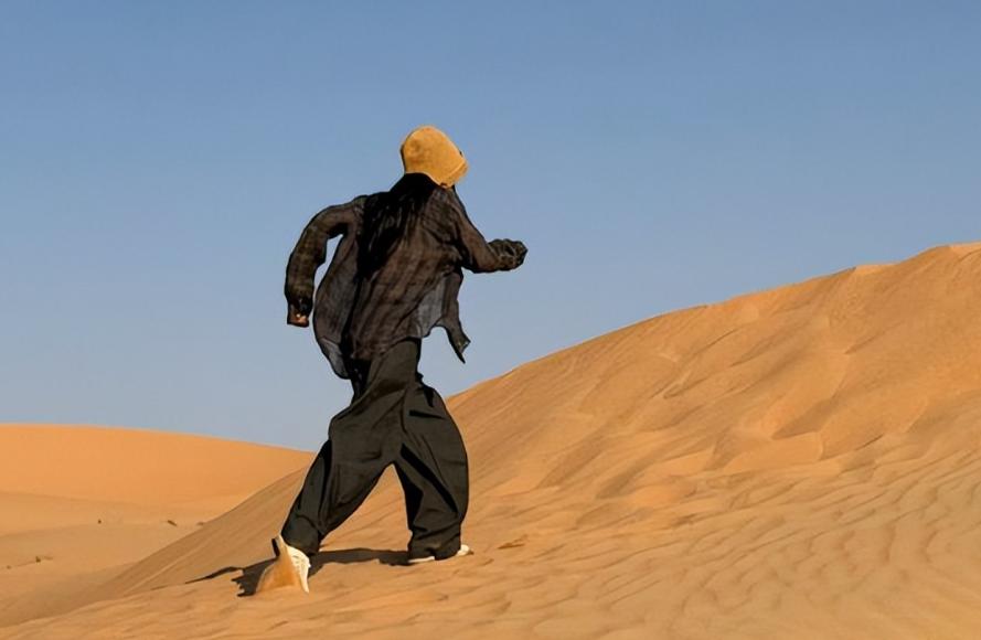 陆女星赴中东度假失联！遇美伊开战粉丝急寻，好友直播曝她现况