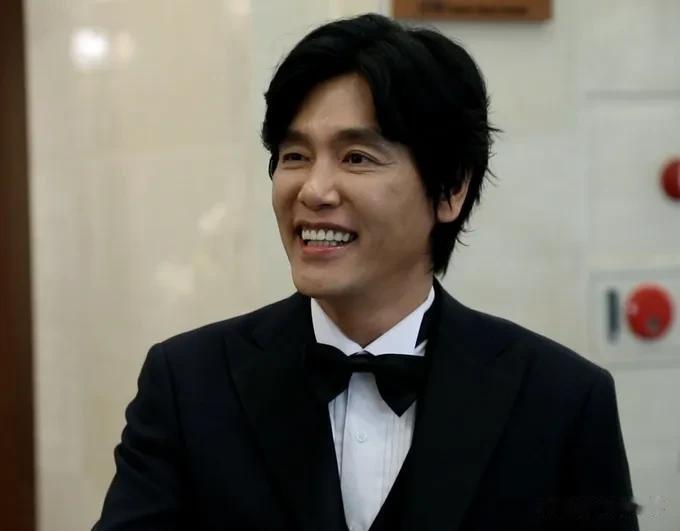 55岁韩国男星老来得子，娶小24岁妻子，从一天3包烟到彻底戒烟