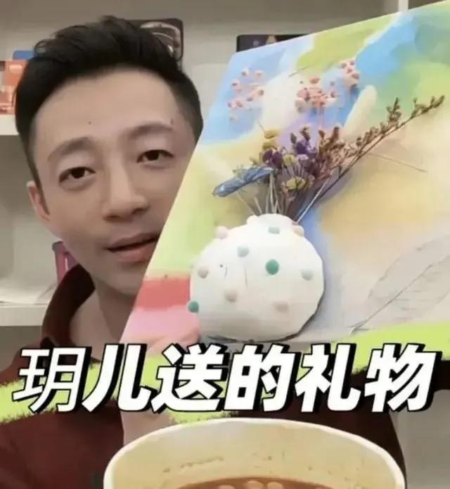 汪小菲晒儿子生日照，正脸曝光后，引发全网热议！