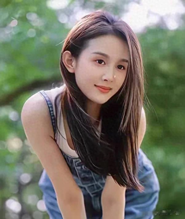 北电校花 168cm身高清丽出尘 貌美如花 倾国倾城 确实招小伙子喜欢