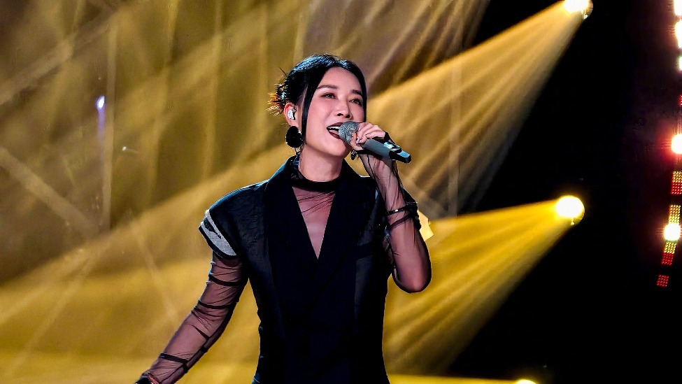 丈夫出轨风波真相大白3个月，58岁那英高调官宣喜讯，王菲没说错