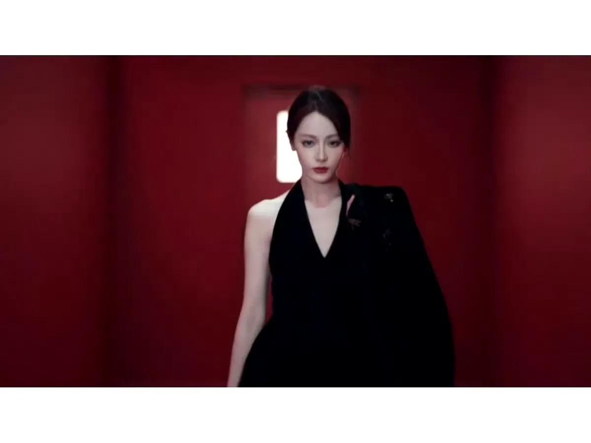 迪奥拍摄日的迪丽热巴，飒美出众无可挑剔