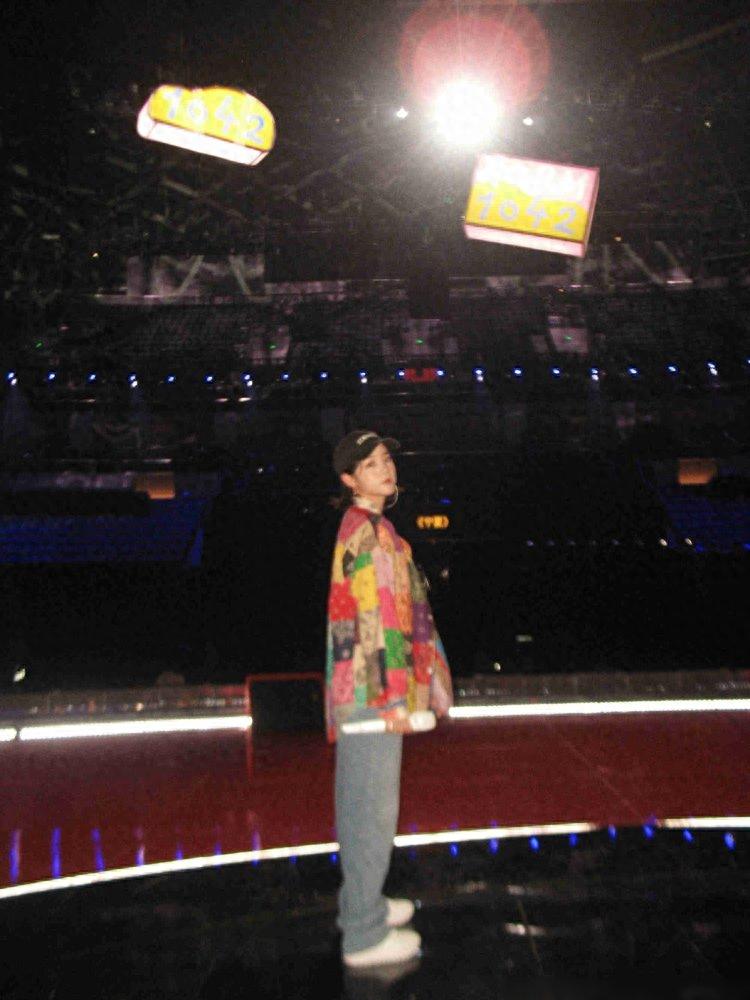 章若楠和欧阳娜娜撞衫！一个清新甜美，一个甜酷有型，她更可爱