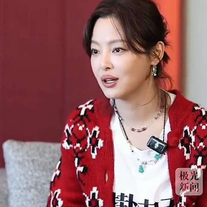 辛芷蕾回鹤岗撸串，一盘小串里的乡愁与韧性