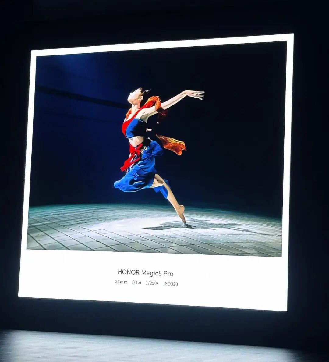 庫克人在北京，安卓AiPhone 4499元貼臉開賣！