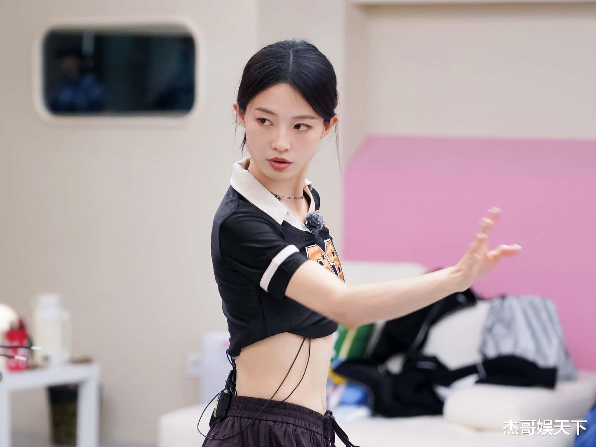 马吟吟，看似该骂，实则该夸