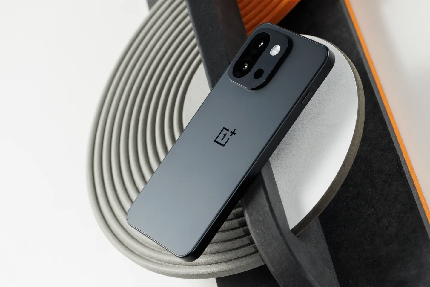 一加“小鋼炮”再降價！驍龍8至尊+極窄小直屏+6260mAh+185克