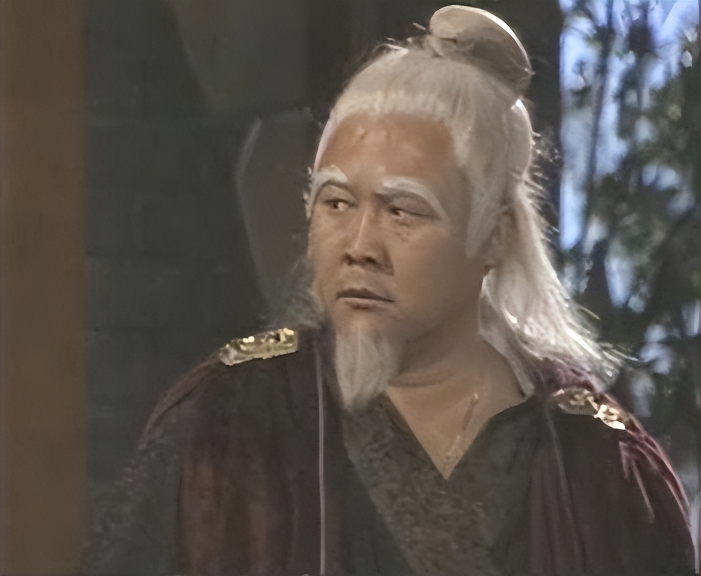 出轨保姆、逼死原配！如今77岁的他独居20年，四女一子无人管