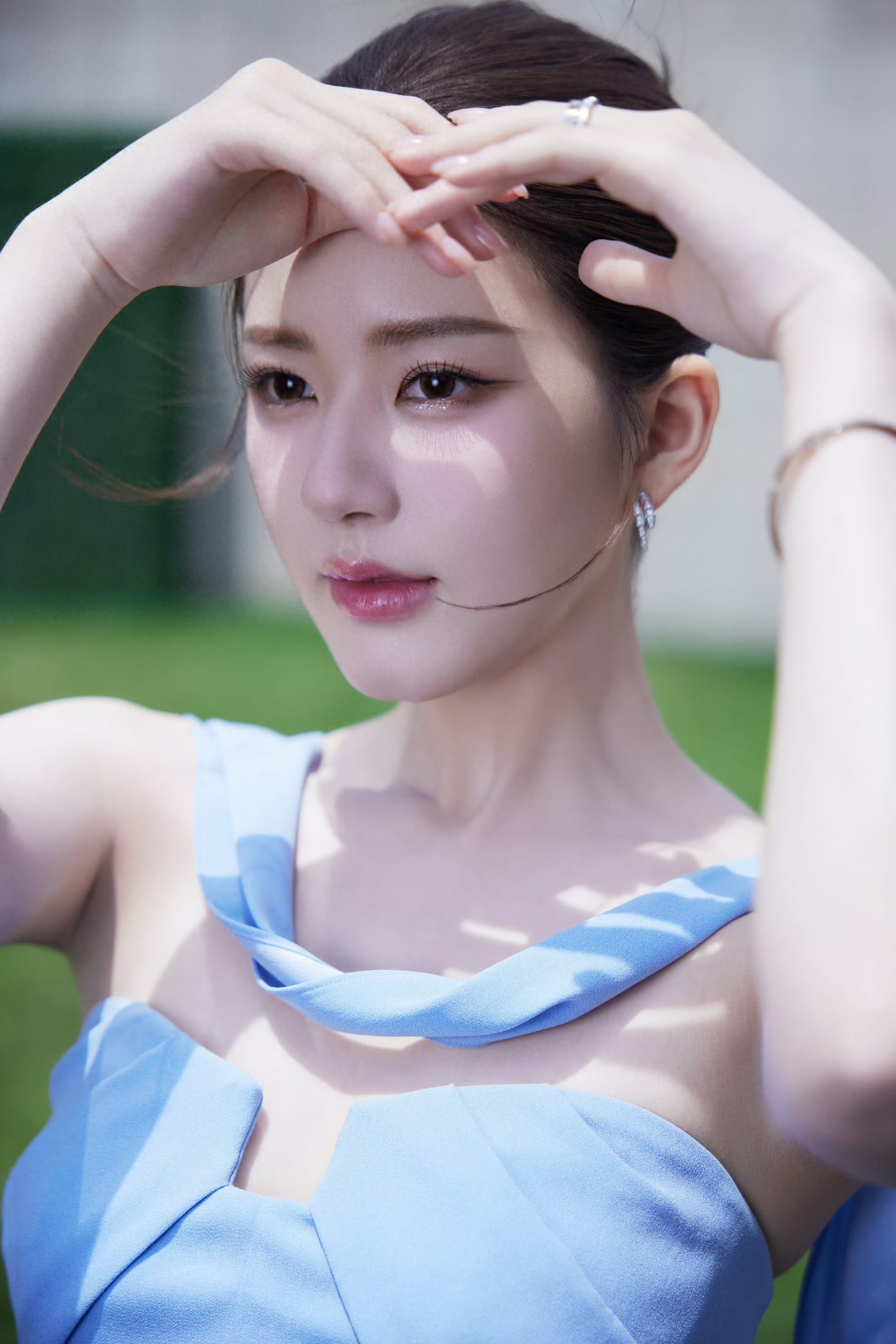 赵露思,秋日的一抹蓝,灵动优雅 ???