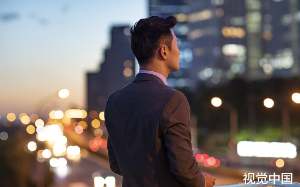 被表弟使坏高考落榜，多年后他婚宴上笑我废物，隔天他就被开除