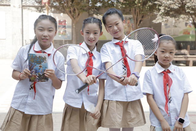 18 岁女星佩戴 230 万耳环,父亲曾是公务员,知情人发声