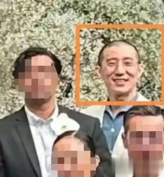 42岁房祖名现身婚礼！秃顶暴瘦模样沧桑，比71岁成龙还显老